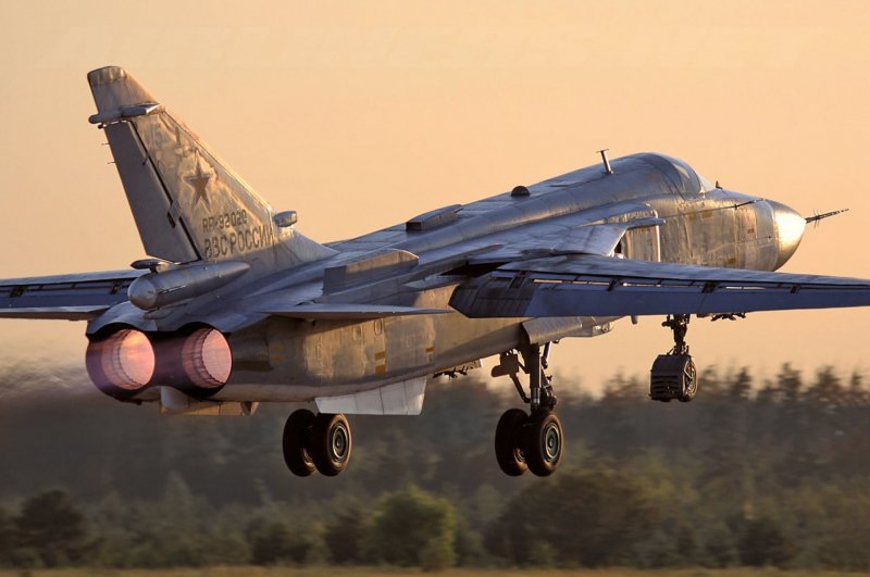 Российский бомбардировщик Су-24