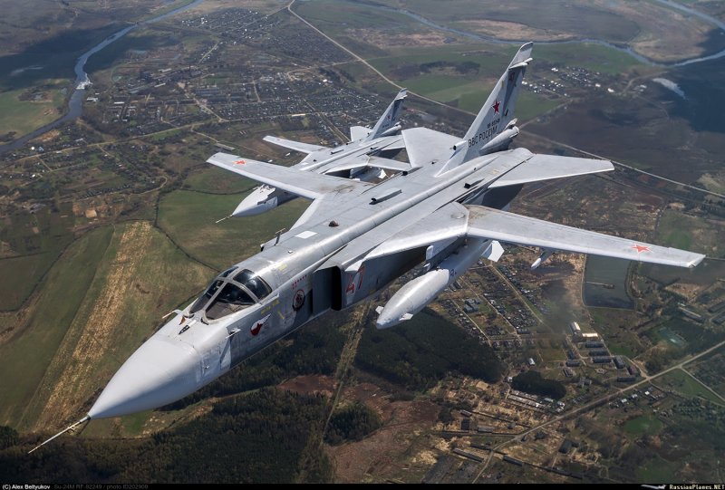 Су 24 бомбардировщик