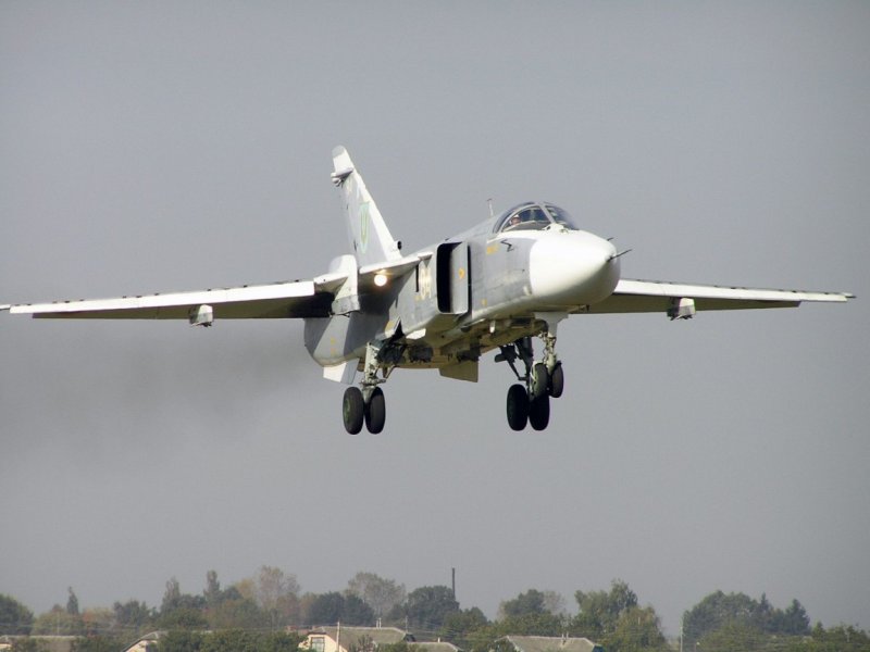 Су 24 бомбардировщик