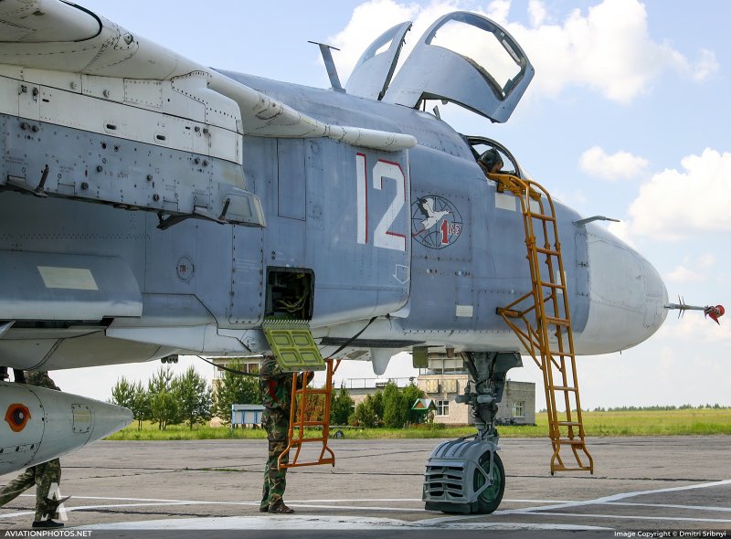 Самолет "Су-24мр"