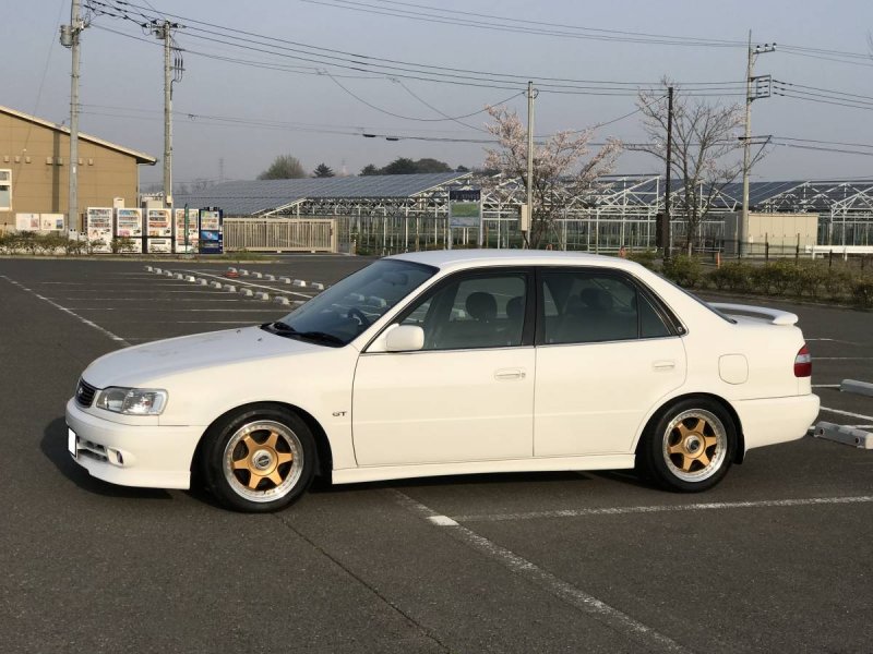 Toyota Corolla ae111 gt