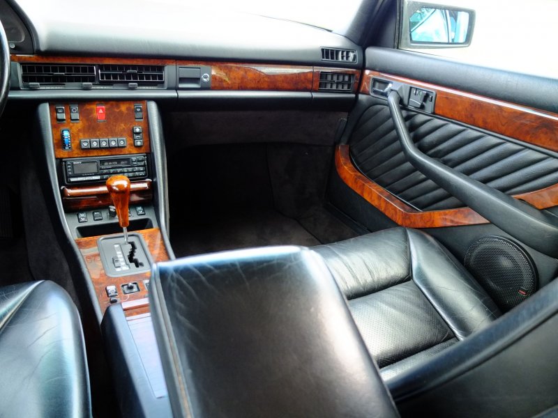 Mercedes Benz 560sec Interior