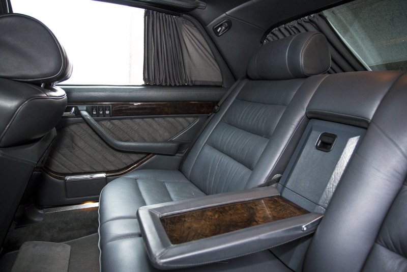 W126 Mercedes панель