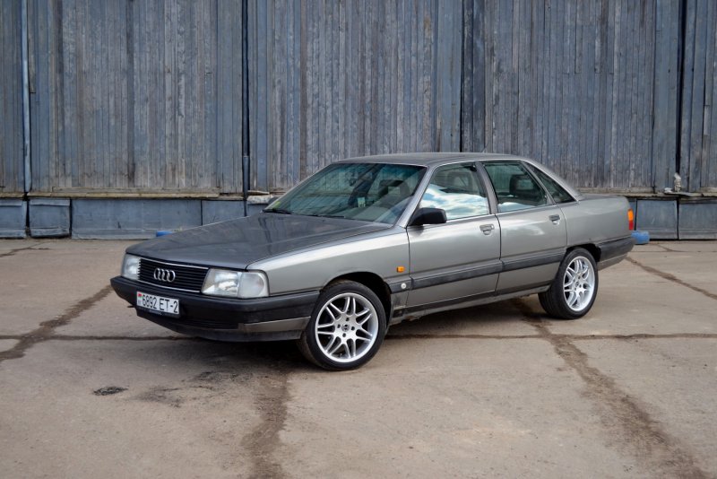 Audi 100 c3 r16