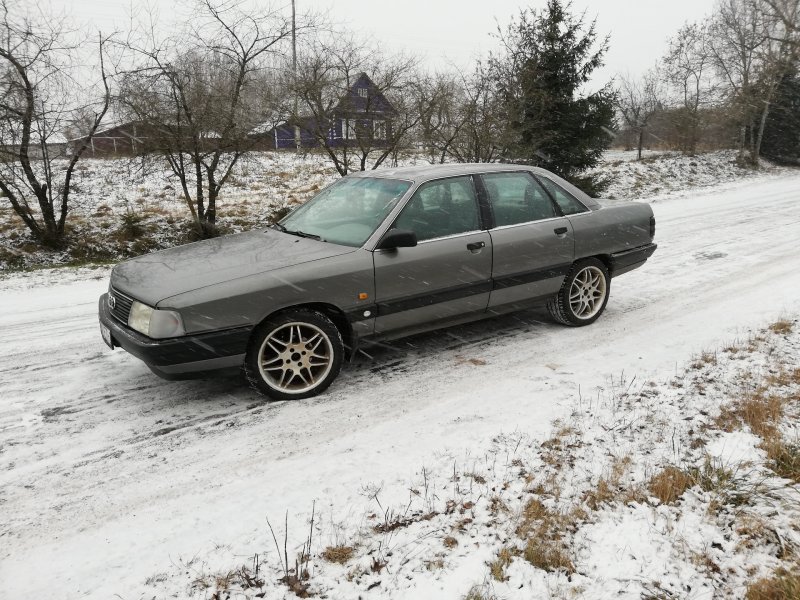 Audi 100 c3 r16