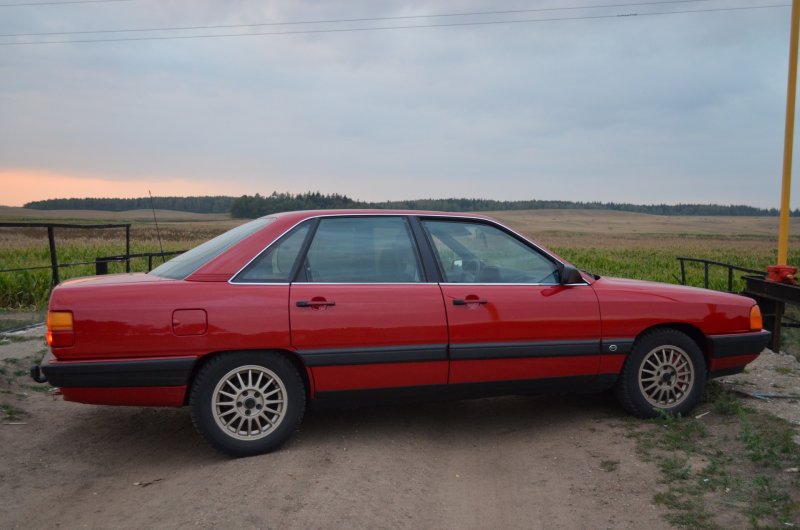 Audi 100 c3 r15
