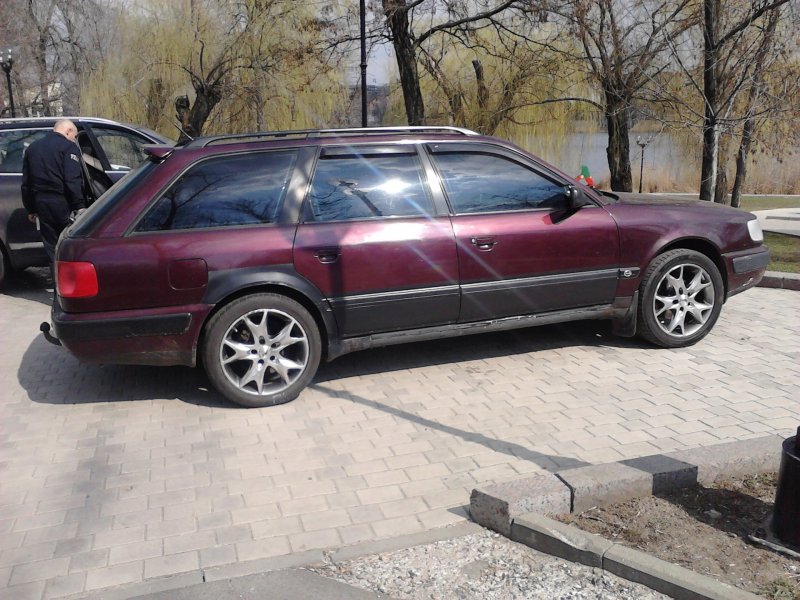 Ауди 100 Авант на дисках