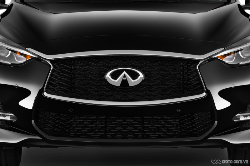 Решетка радиатора с эмблемой Инфинити qx30 2016