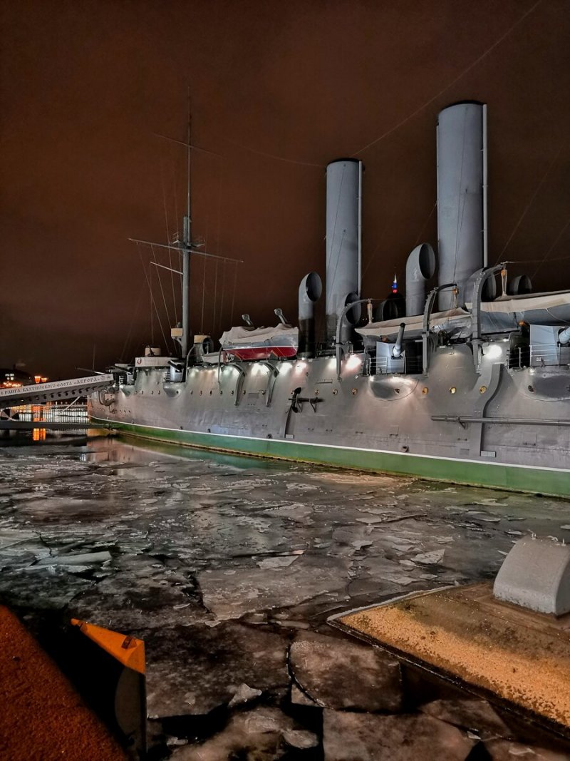 Легендарный крейсер Аврора в Санкт-Петербурге