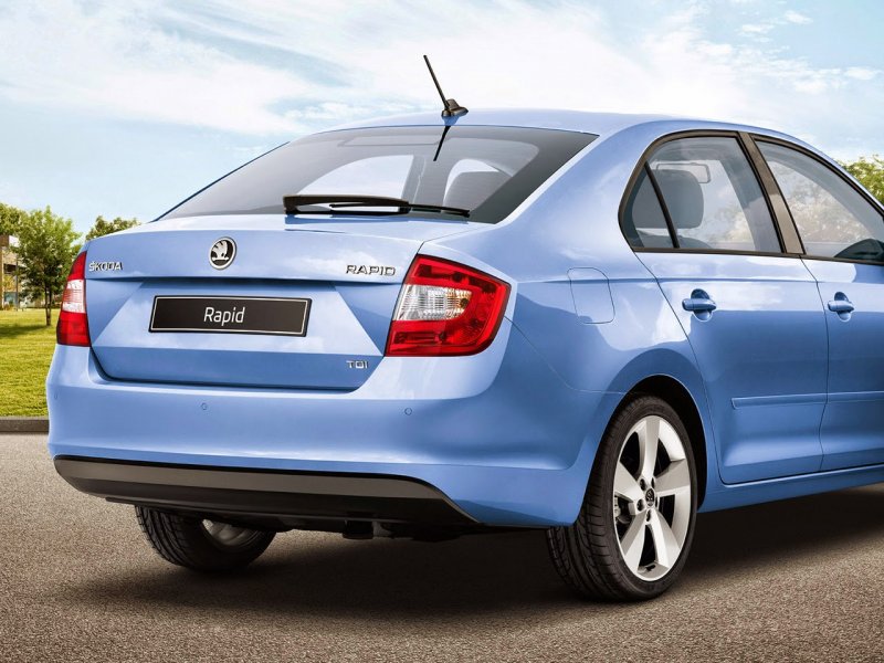 Skoda Rapid 2014 зад