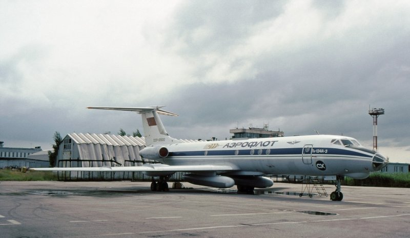 Ту-134 пассажирский самолёт