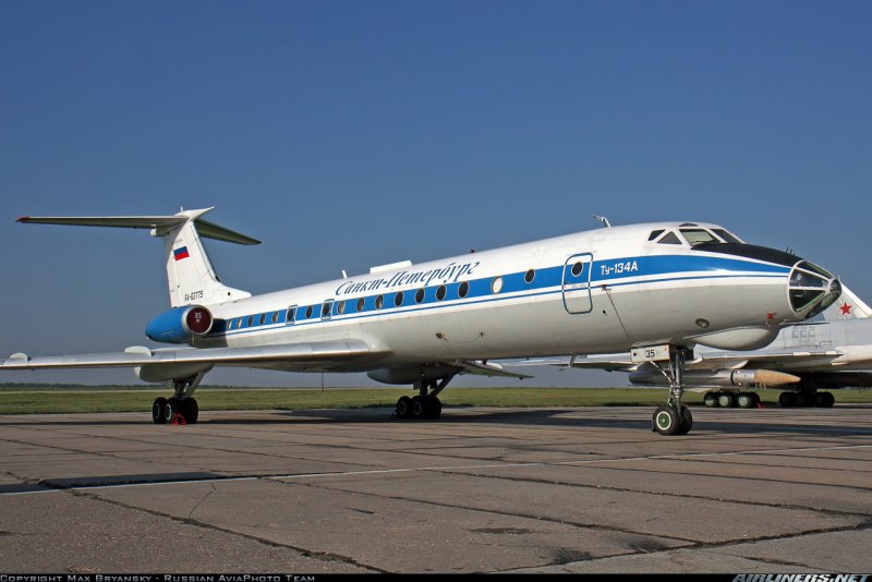 Ту-134 пассажирский самолёт