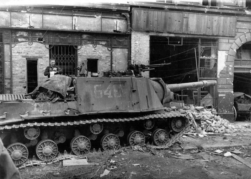 ИСУ-152 зверобой в Берлине