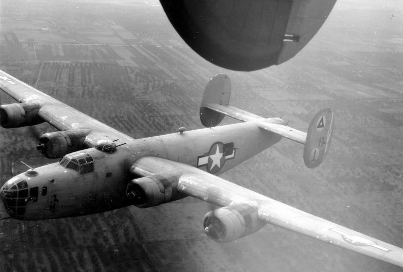 B24 самолет