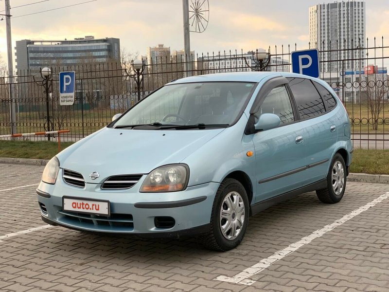 Nissan Tino 2001
