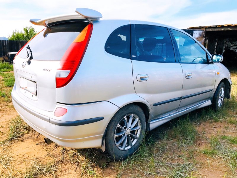 Nissan Tino 1999