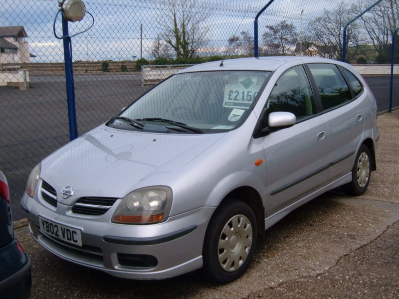 Nissan Almera Tino