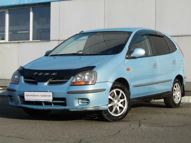Ниссан Тино 2001