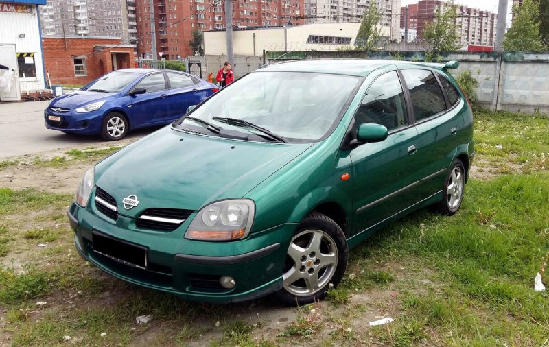 Nissan Tino 2001
