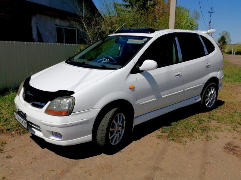 Ниссан Тино 2003