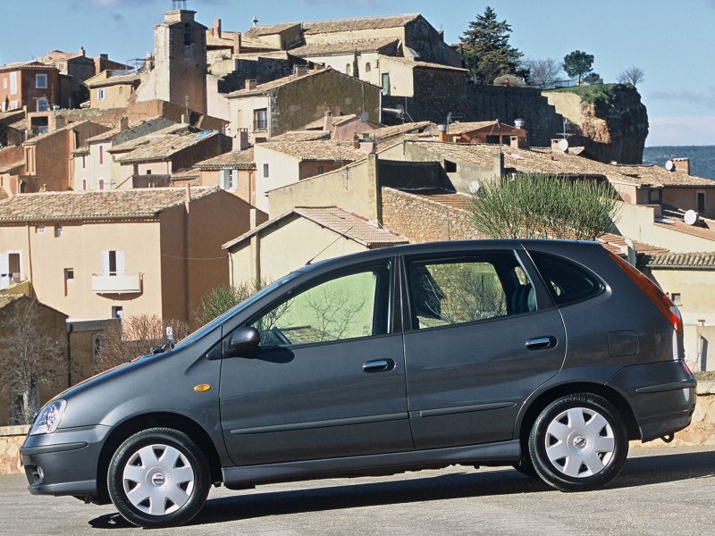 Nissan Almera Tino 2003