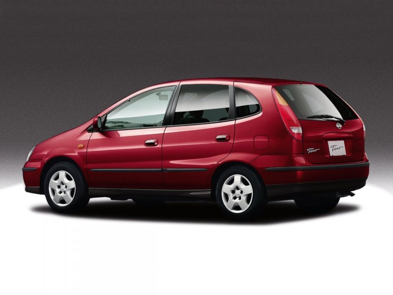 Nissan Tino 2000