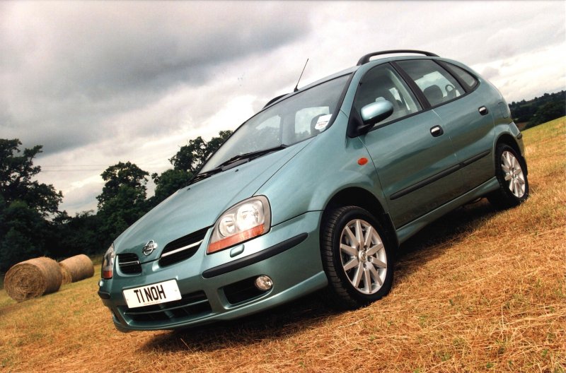 Nissan Tino 2000