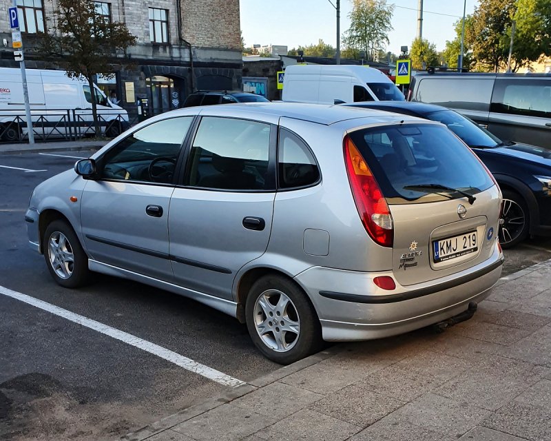 Nissan Almera Tino 2013