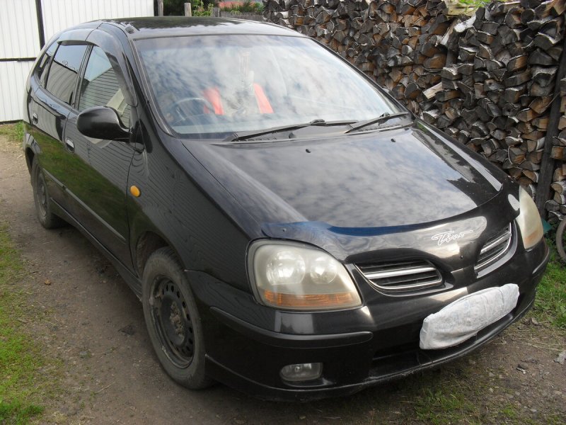 Nissan Tino 1.8 at, 1999