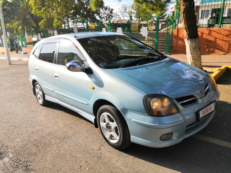 Nissan Tino 2003