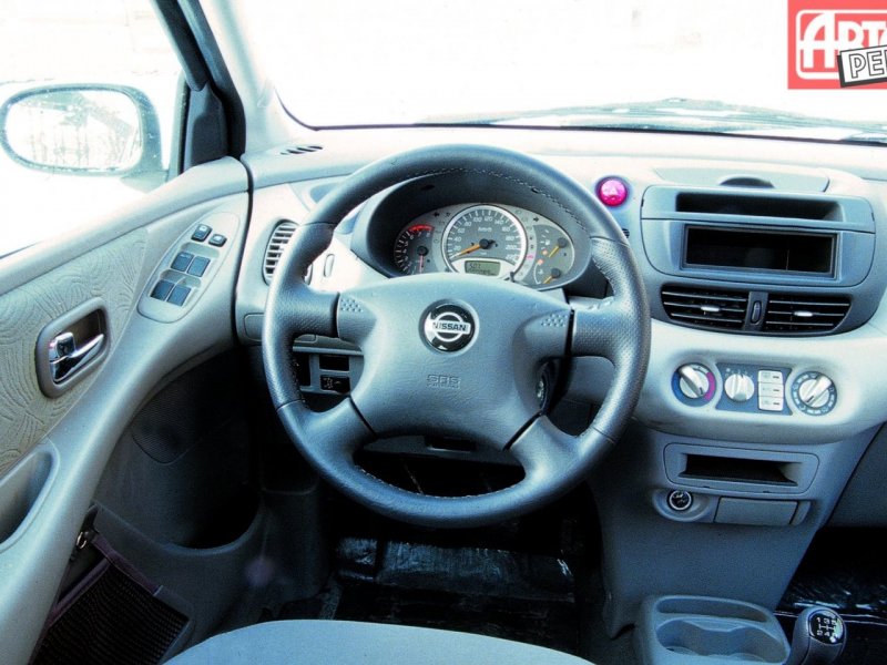 Nissan Almera Tino 2000