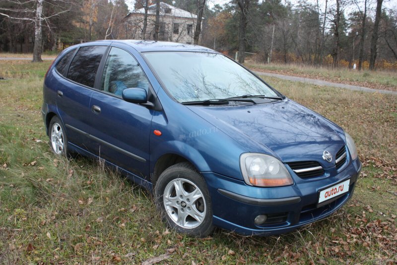 Nissan Almera Tino 1.8 МТ, 2001
