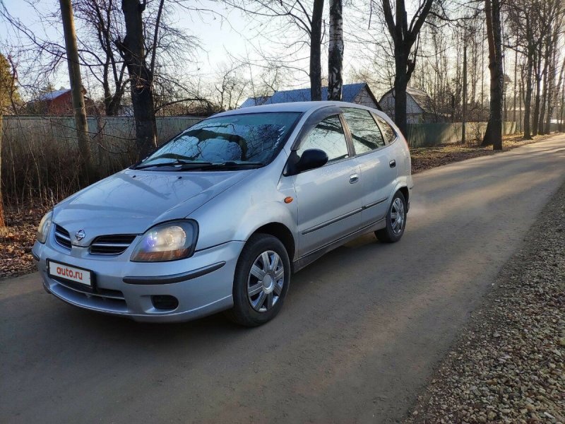 Ниссан Тино 2002