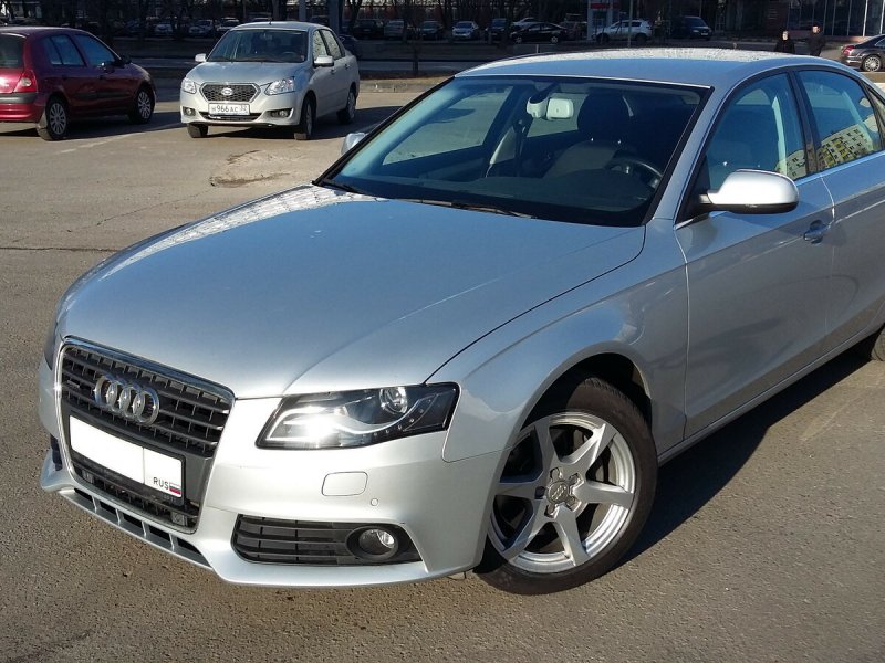 Audi a4 IV (b8) серебристый 2010