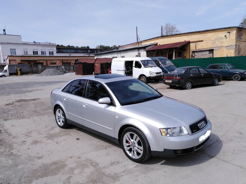 Серебристый Ауди а 5 2008