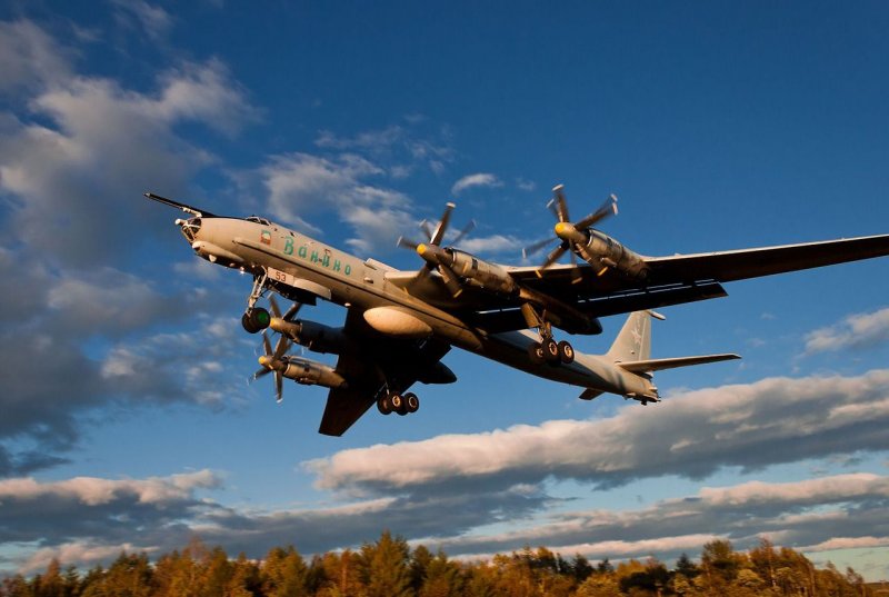 Ту-95 бомбардировщик