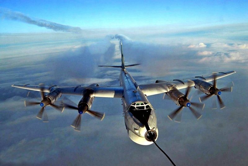 Стратегический турбовинтовой бомбардировщик ту-95мс