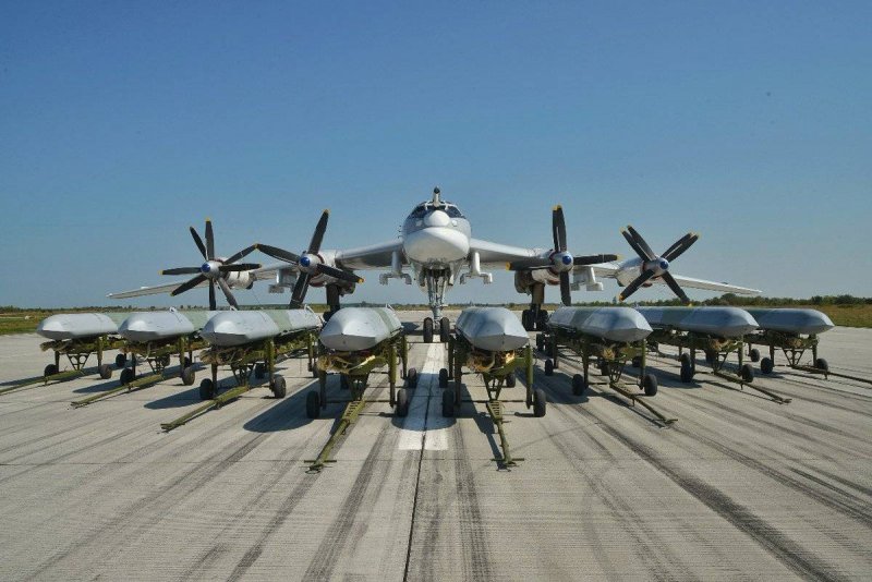 Стратегический турбовинтовой бомбардировщик ту-95мс