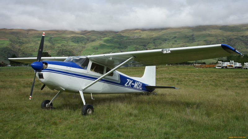 Cessna 180 Skywagon кабина