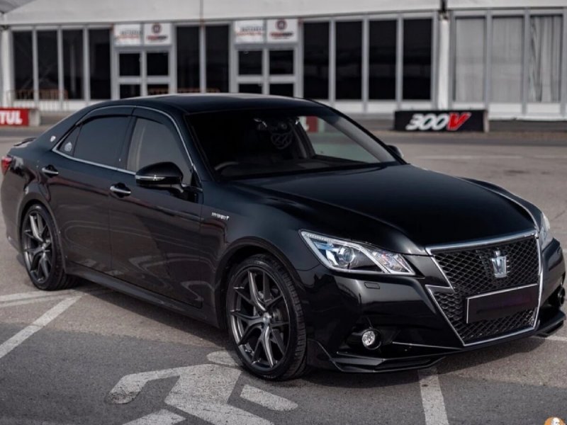 Toyota Crown athlete 2018