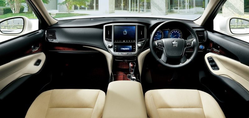 Toyota Crown 2017 салон