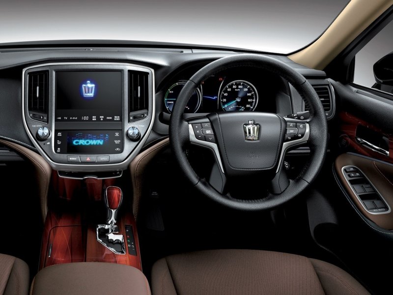 Toyota Crown s210 Royal