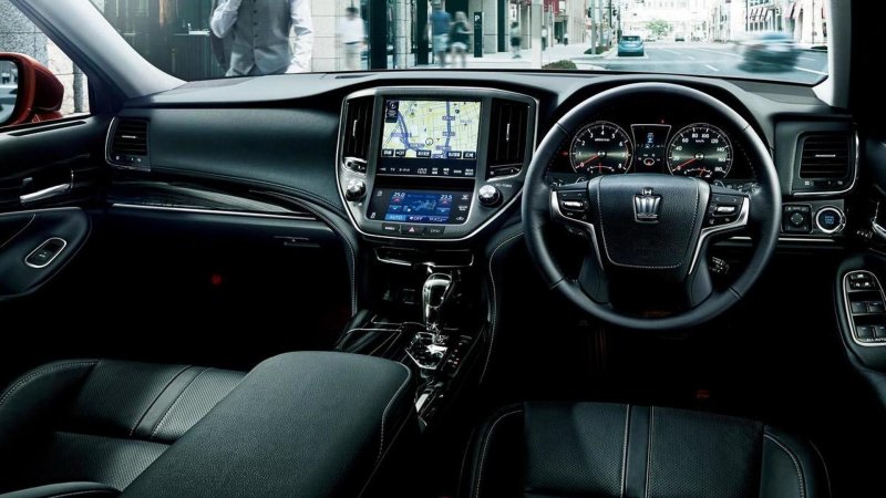 Toyota Crown athlete g 2018