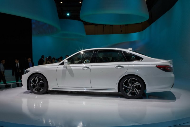 Новая Toyota Crown 2020