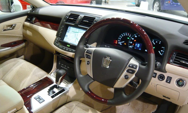Toyota Crown Majesta 2016