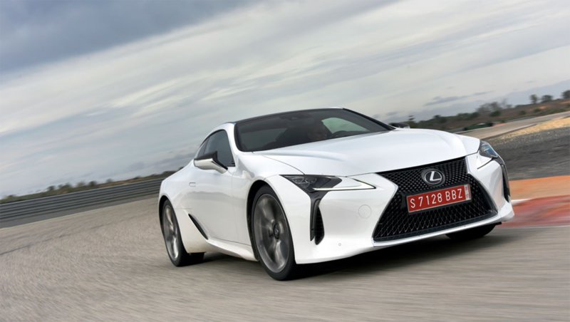 Лексус спорткар LC 500 белый