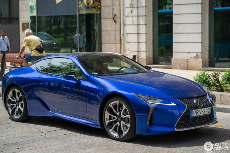 Lexus LC 500 синий