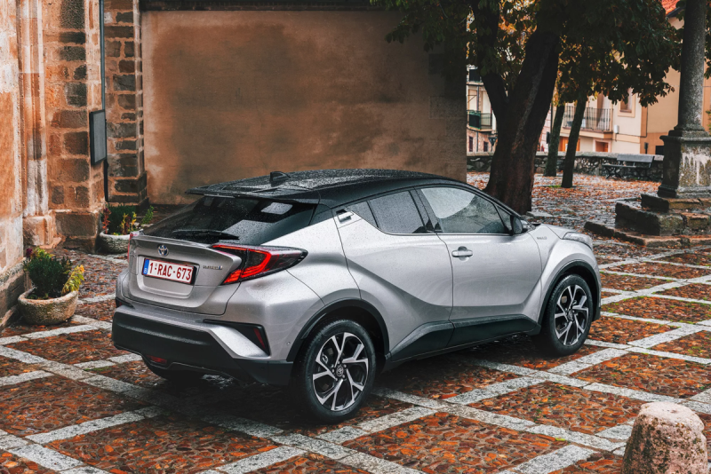 Toyota паркетник Chr