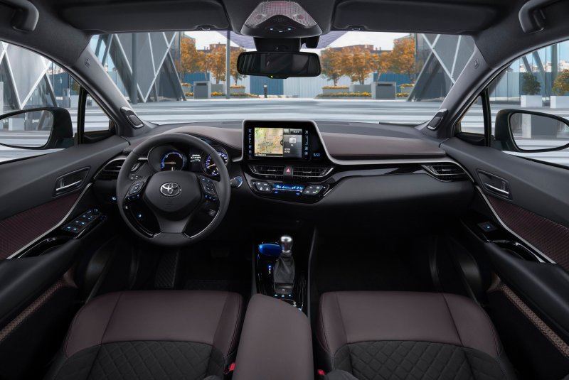 Тойота c-HR 2020