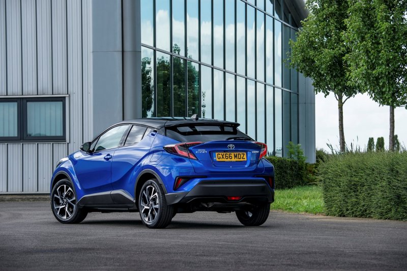 Тойота c-HR 2016